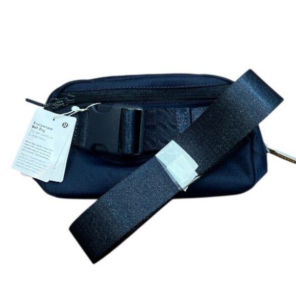 Lululemon x Fanatics NFL Seattle Seahawks Everywhere Belt Bag Navy New - Picture 3 of 3